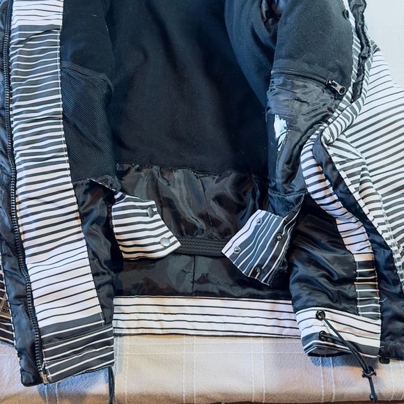 VTG Zonal Hooded Snowboard Jacket M Geo Stripe Waterproof Streetwear Techwear - Picture 10 of 10